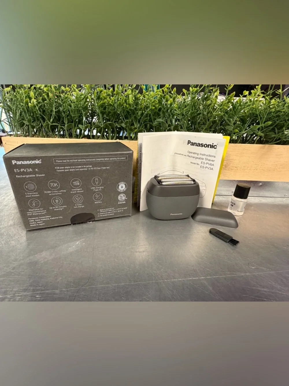 Panasonic ARC5 Electric Handheld Razor - Picture 2 of 16